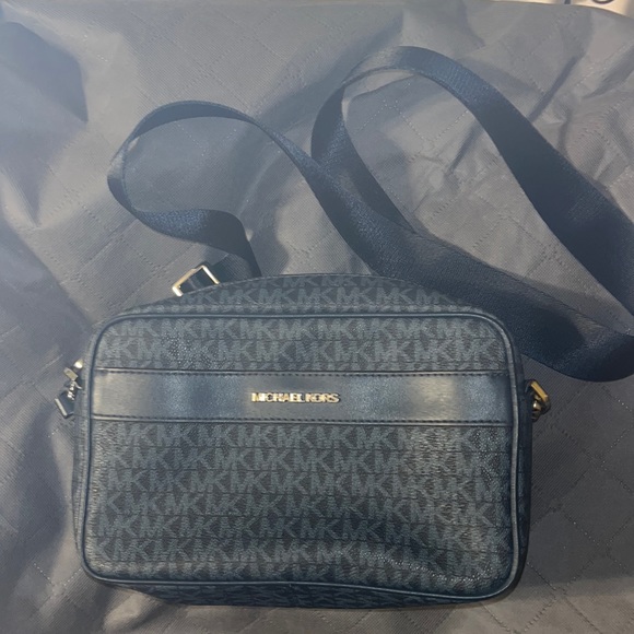 Michael Kors handbag ( authentic) - Picture 1 of 6